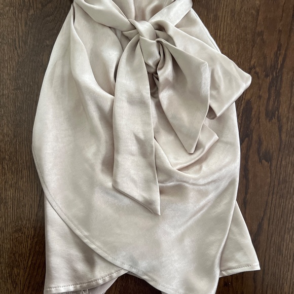 Saints and secrets Champagne dress $68.95 new with tags size x small - Picture 3 of 7